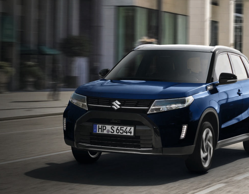 zu sehen ist ein blauer Suzuki Vitara